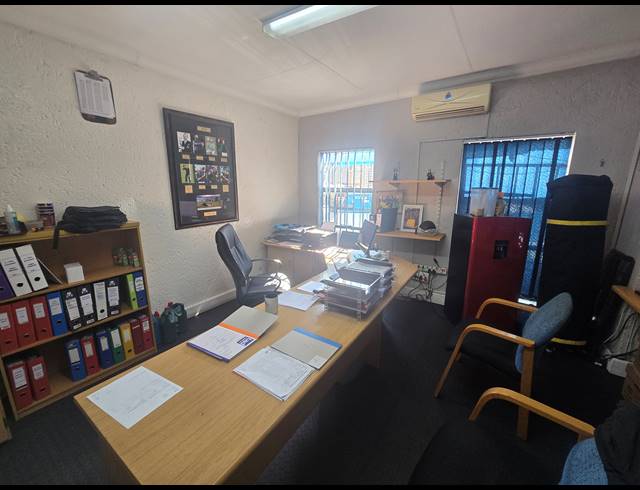 500M² WAREHOUSE TO LET IN ANDERBOLT